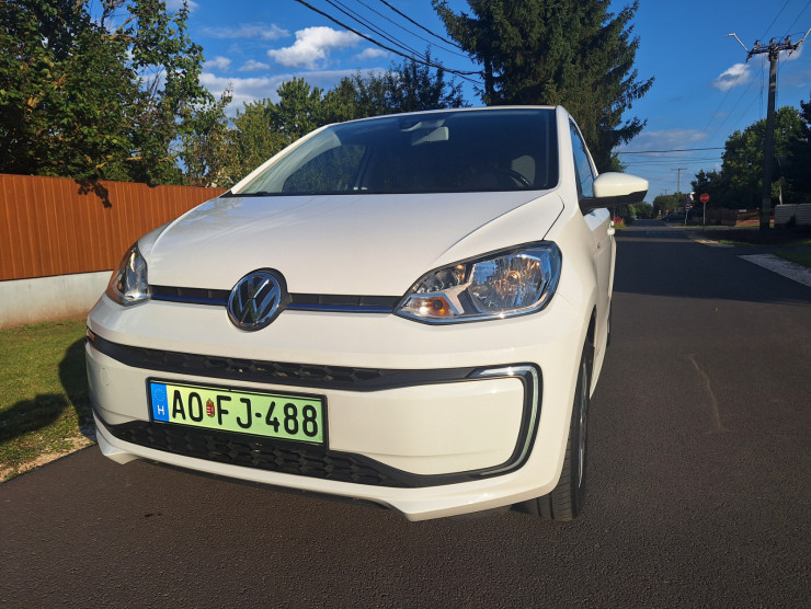 VOLKSWAGEN E-UP!  - bőr multifunkciós kormány, tempomat, szélvédőfűtés…